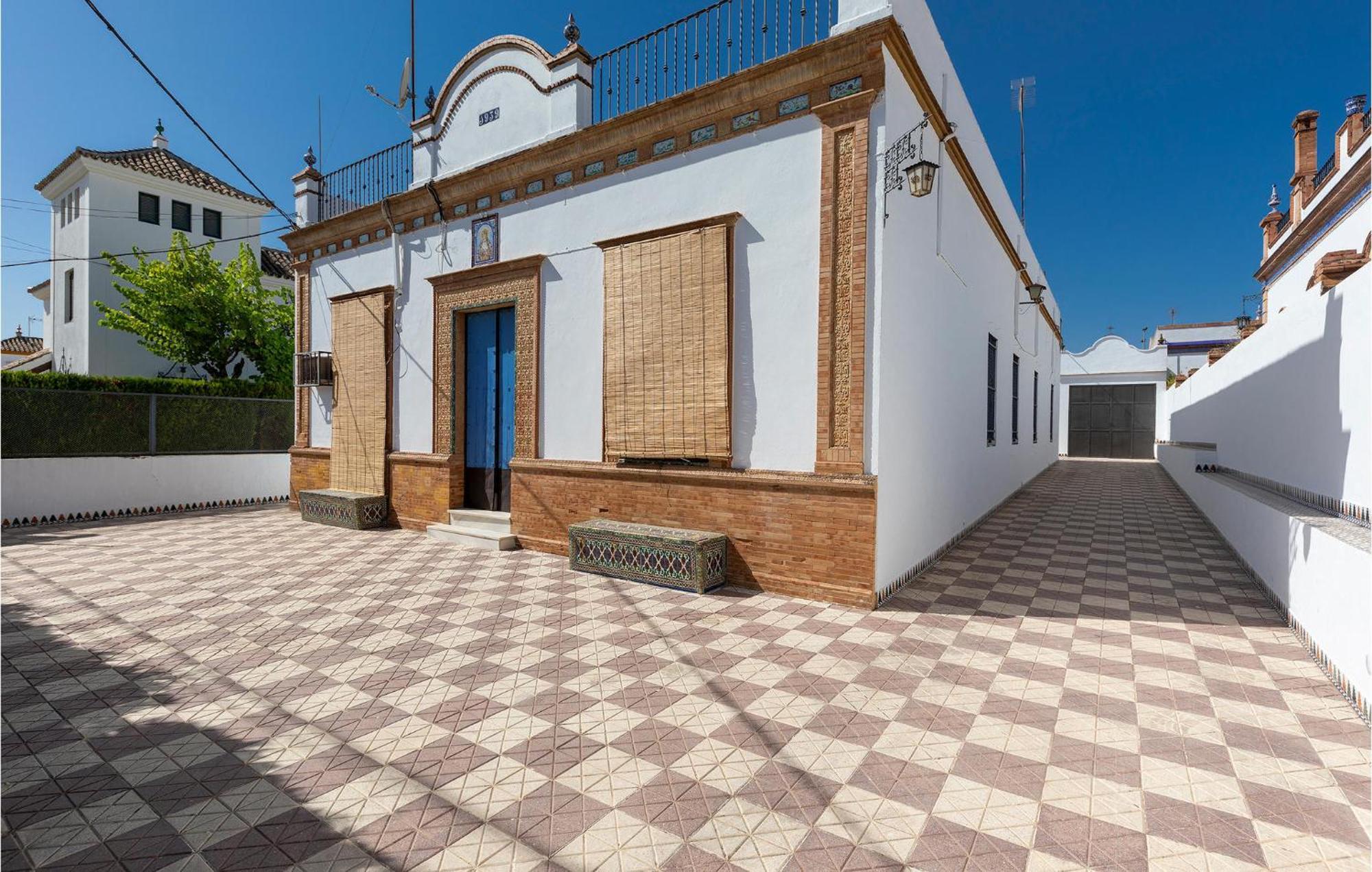 Lovely Home In Sevilla With Kitchenette Gines Exterior photo