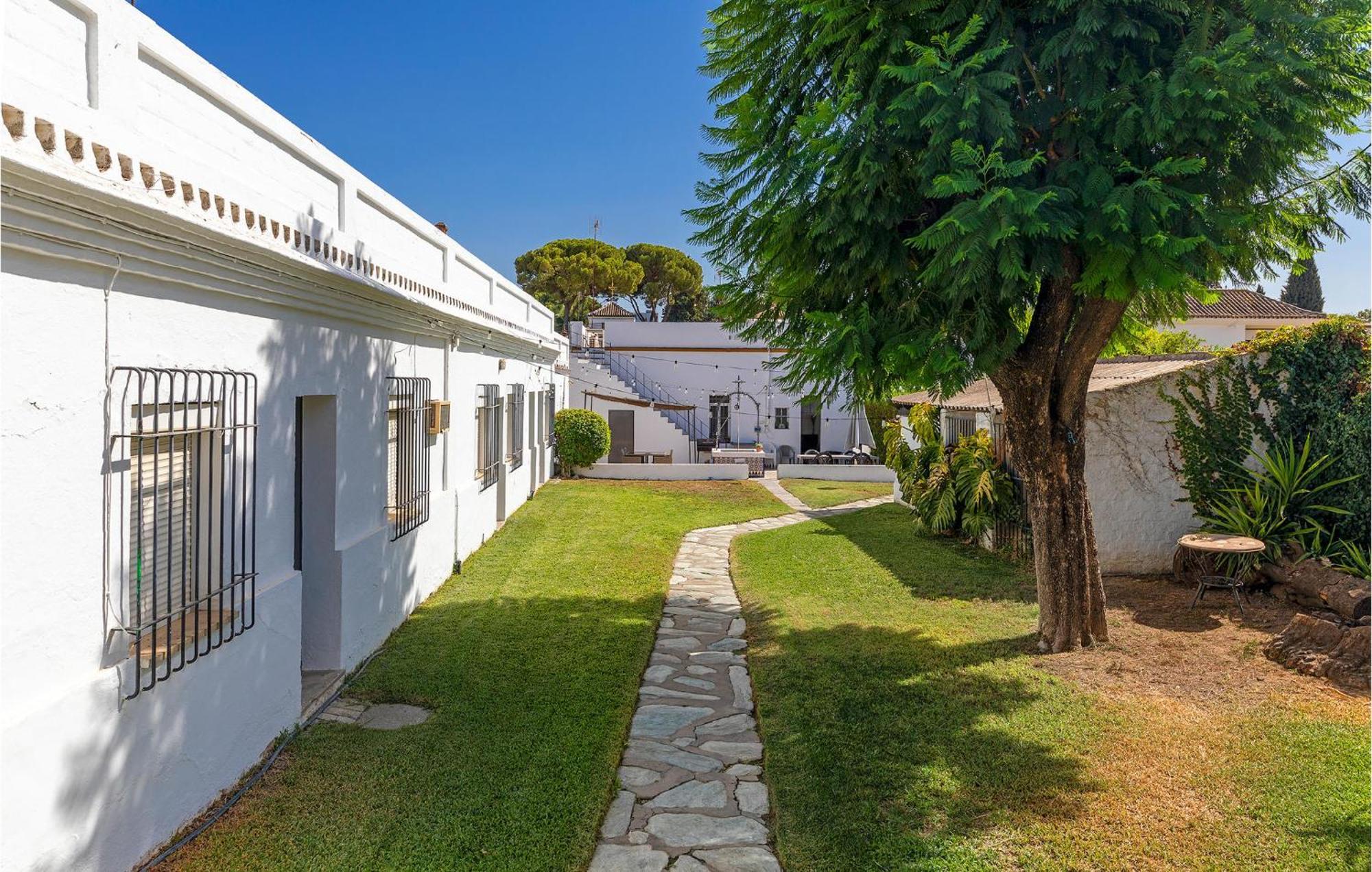 Lovely Home In Sevilla With Kitchenette Gines Exterior photo