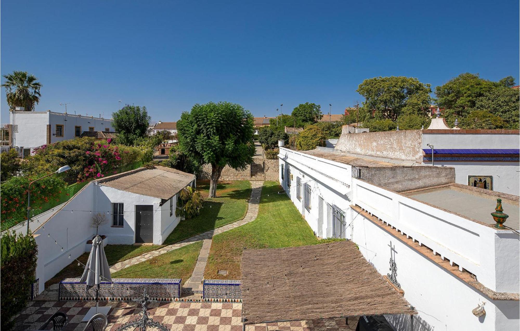 Lovely Home In Sevilla With Kitchenette Gines Exterior photo